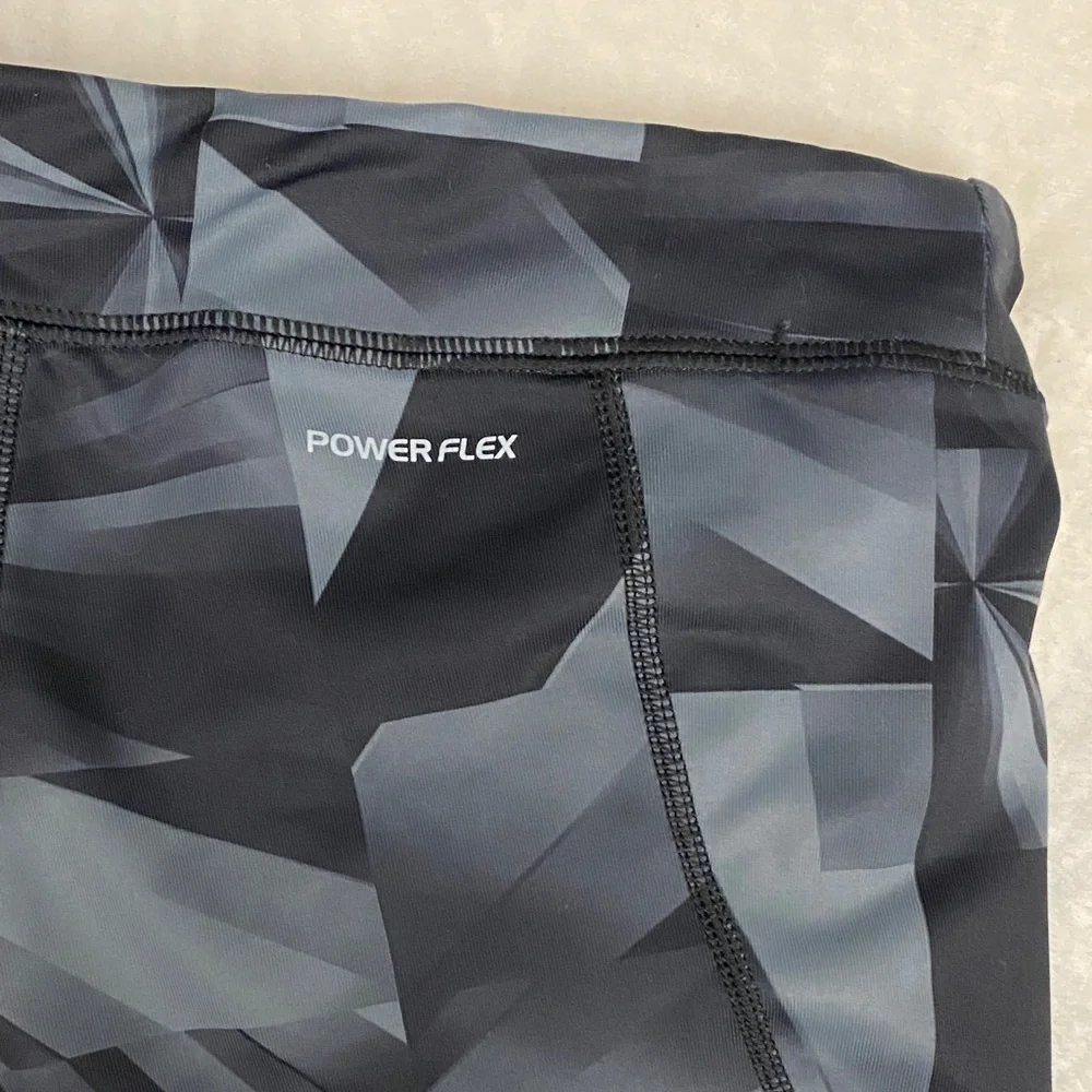 3/$20✨Champion Powertrain Powerflex Leggings - Black Charcoal Abstract Print - Picture 6 of 10